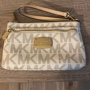 Micheal Kors wristlet